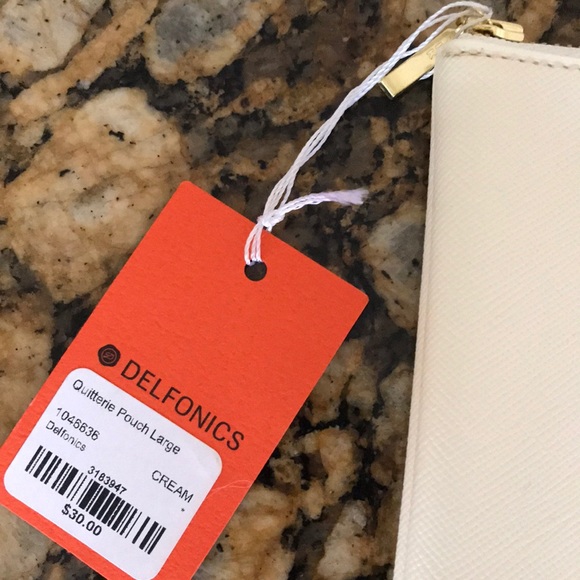 NWT DELFONICS IVORY COLORED ZIPPER POUCH - Picture 3 of 5